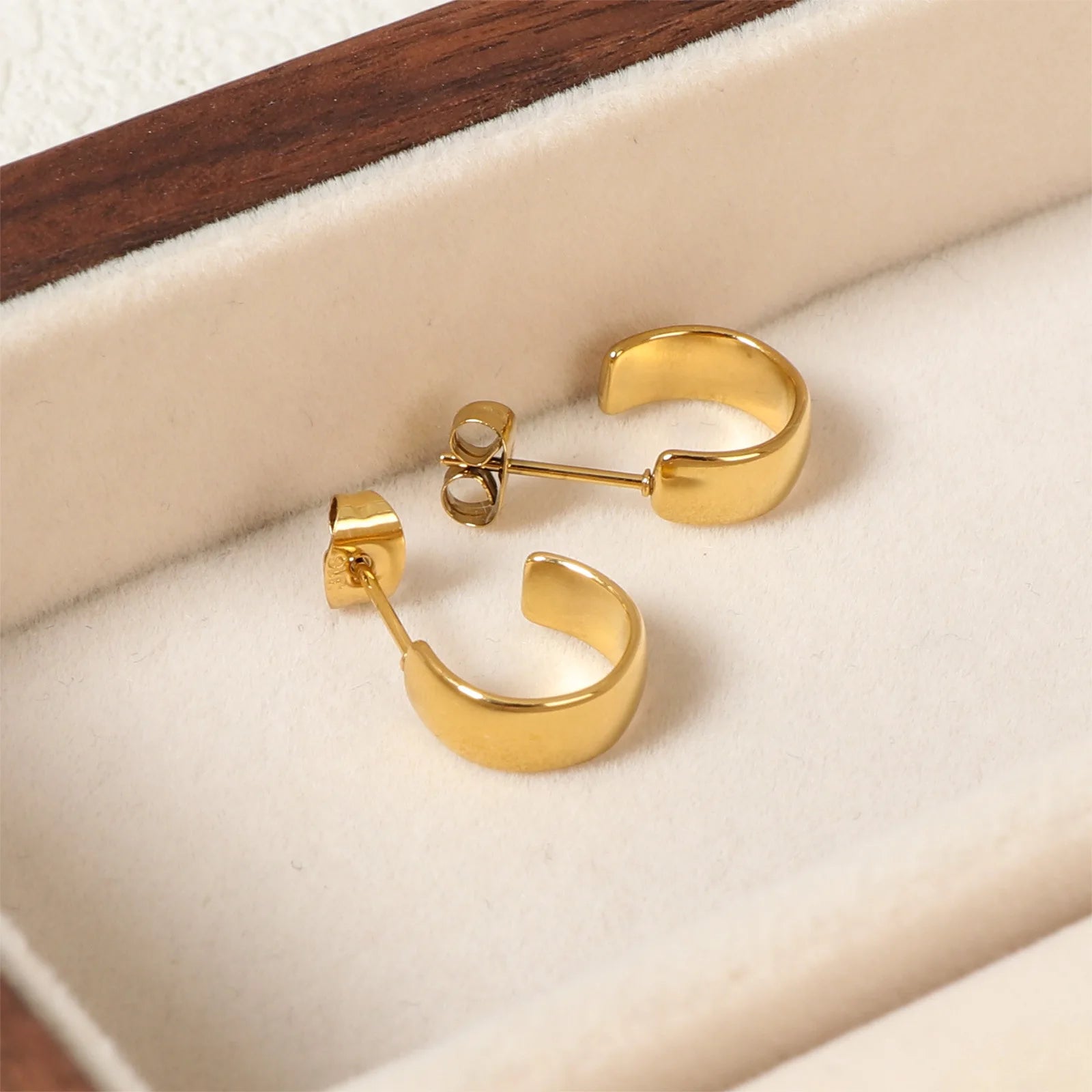 Gold Plated Stainless Steel Small Circle Hoop Earrings Smooth Surface Fashionable Simple Design Ear Jewelry for Women