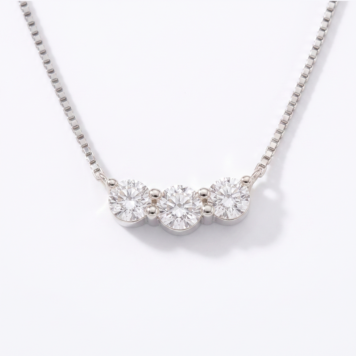Lucent Necklace