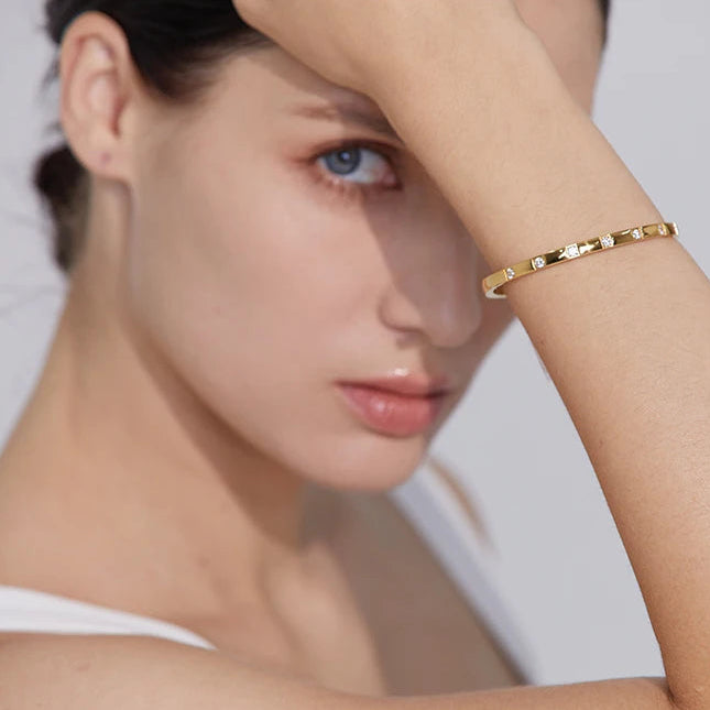 Stella Bangle