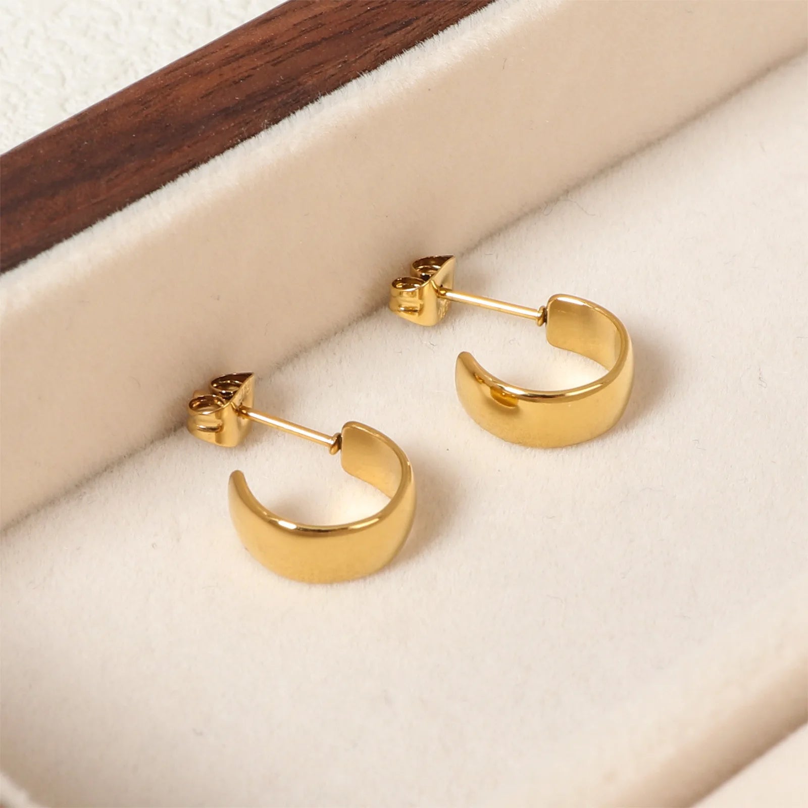 Gold Plated Stainless Steel Small Circle Hoop Earrings Smooth Surface Fashionable Simple Design Ear Jewelry for Women